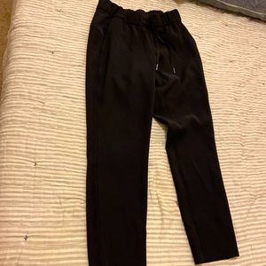 Lululemon On the Fly 7/8 Pant Woven 25”, Size 4